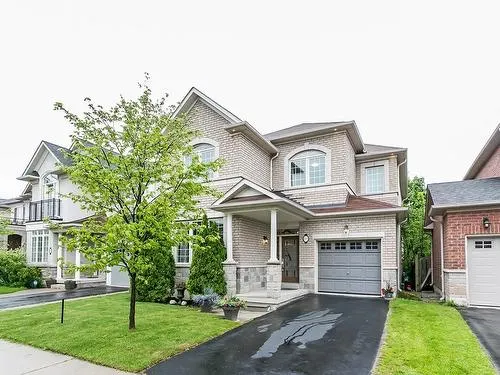 Executive detached home with ravine view - Image 1