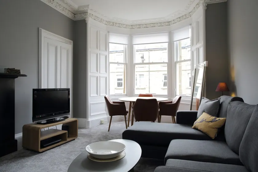 Stylish 2 Bedroom Bruntsfield Apartment in Edinburgh - Image 1