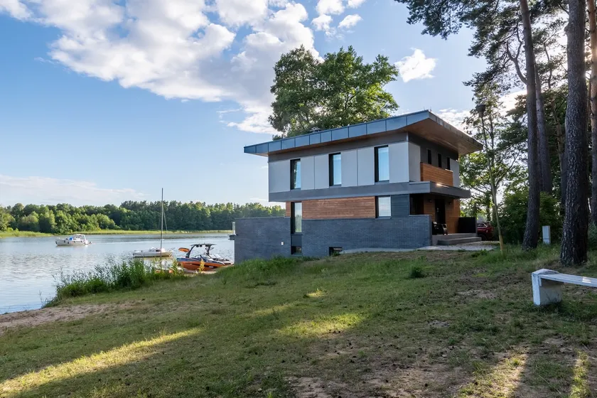 Beautiful lake Villa at the surrounded by forest. - Image 1