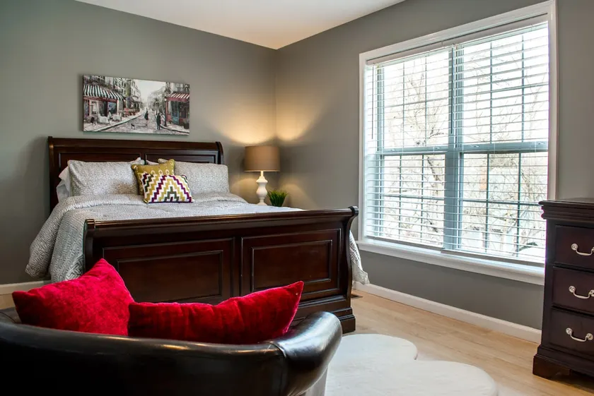 Cozy 3-Bed 2-Bath Condo | Parking and Laundry! - Image 1