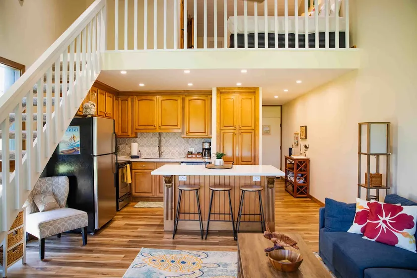 Newly Renovated King/Loft with Split AC - Image 1