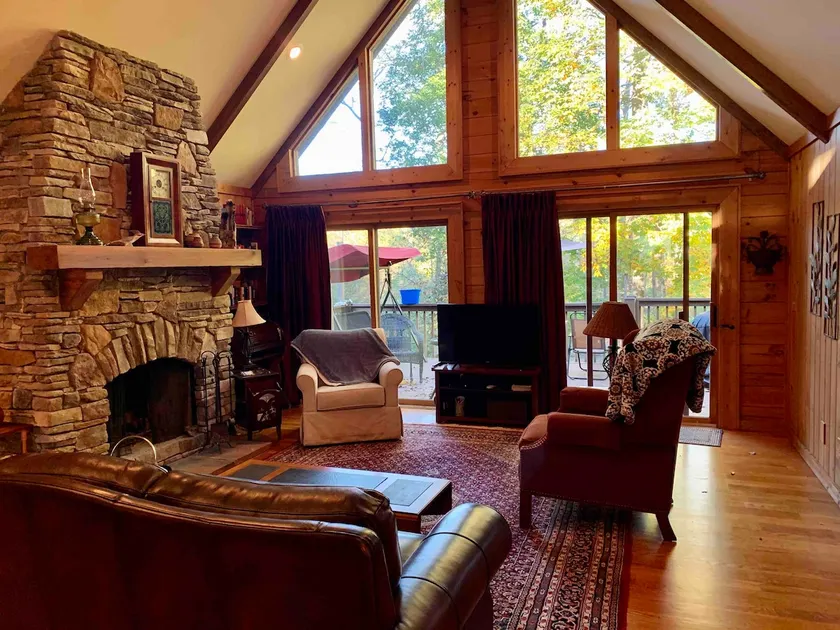 4 bed, 3 bath + loft near TIEC - Image 1