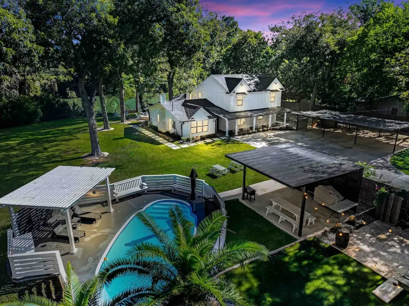 Driftwood River House - Image 1