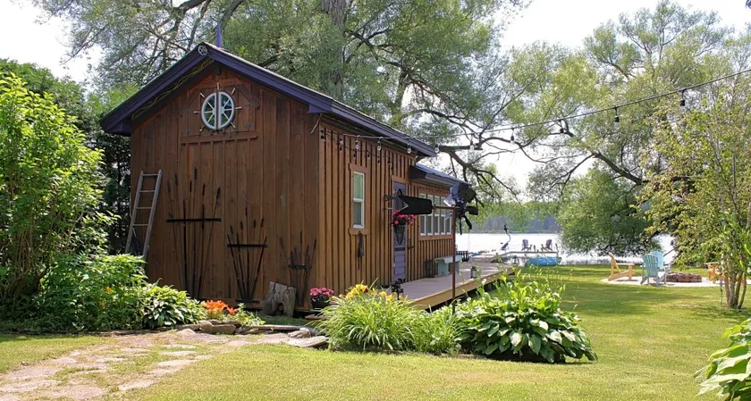 Little Cabin By The Lake - Image 1