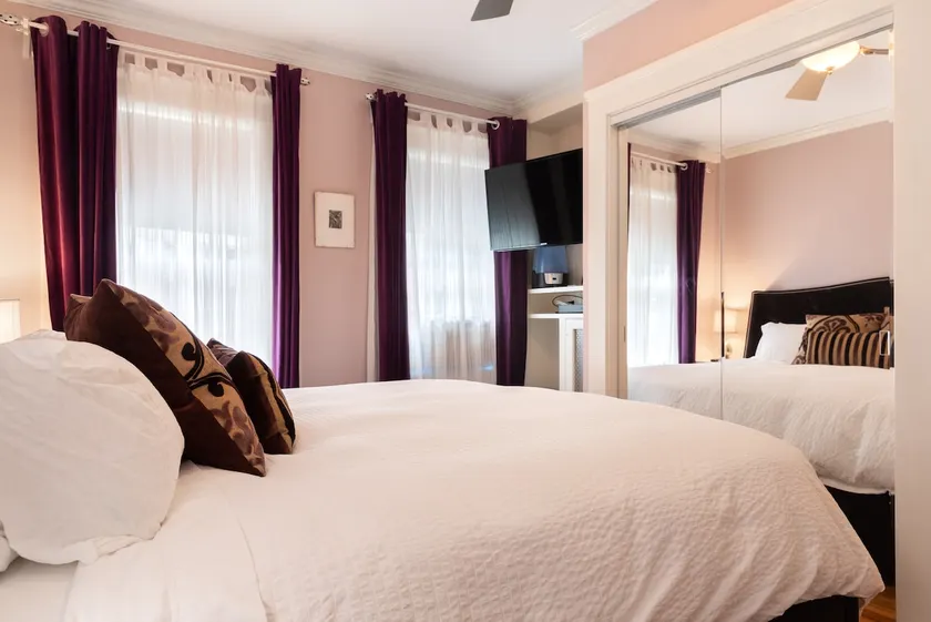 Upscale 2 Bdrm Suite: Kitchen, Spa Bath, Laundry - Image 1