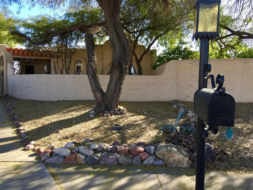 Summer rates! Peaceful, private entrance- close-in - Image 1