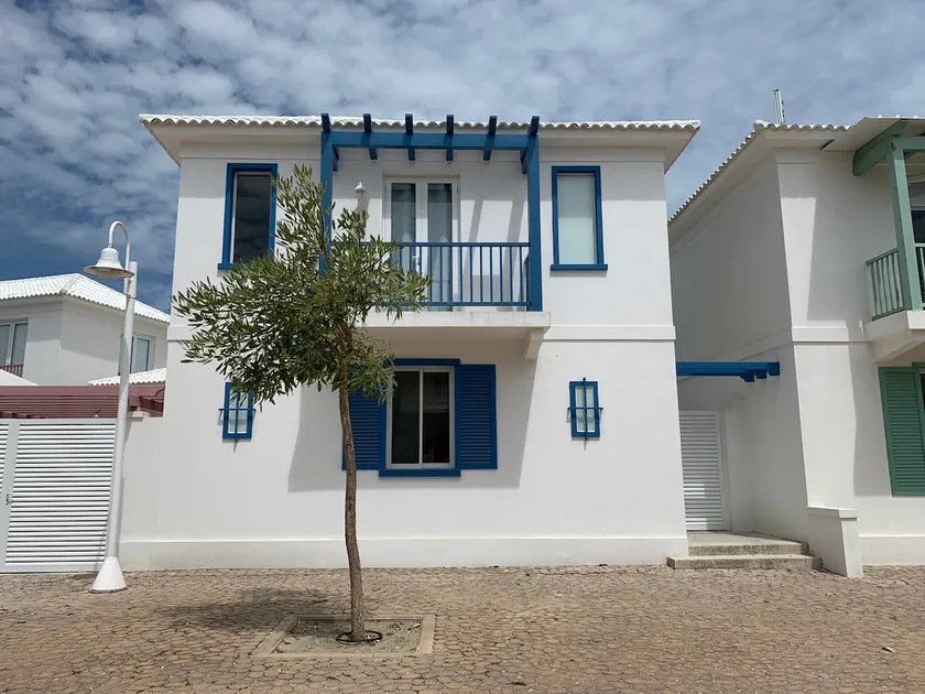Beautiful villa by the sea. Private development - Image 1