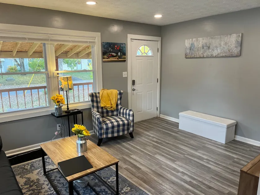 Charming 3BR Cape Cod with Free Off-Street Parking - Image 1