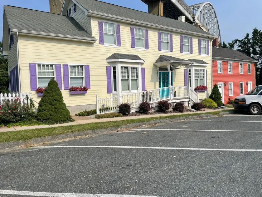 Hook Wine & Sinker~sleeps 14 to 16 water views!!! - Image 1