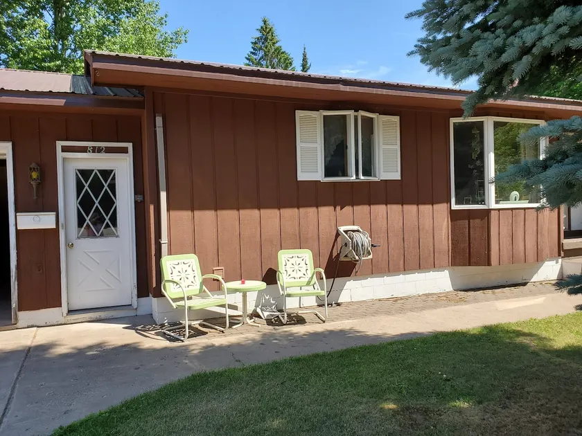 Warm and inviting home in Houghton! - Image 1