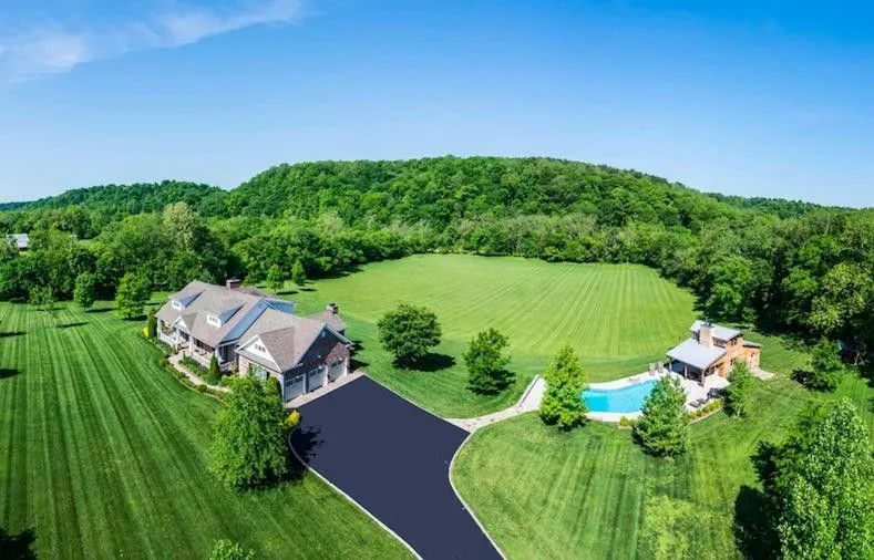 3 Bedroom Apt w/ Saltwater Pool on Country Estate - Image 1