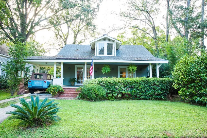 Hoodwood Guesthouse - Image 1