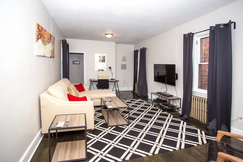 Spacious 2 Bdrm in South Side Flats - Image 1
