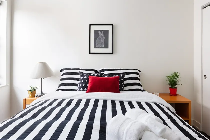 Whole Flat in Private Club. Walk to L, Dining & Shows - Image 1