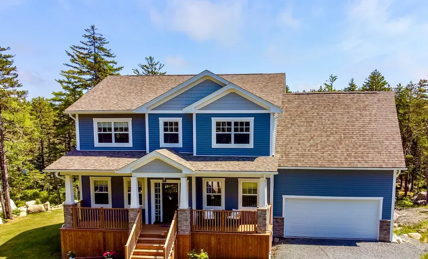 Beautiful new 6 bedroom lakehouse close to Halifax - Image 1