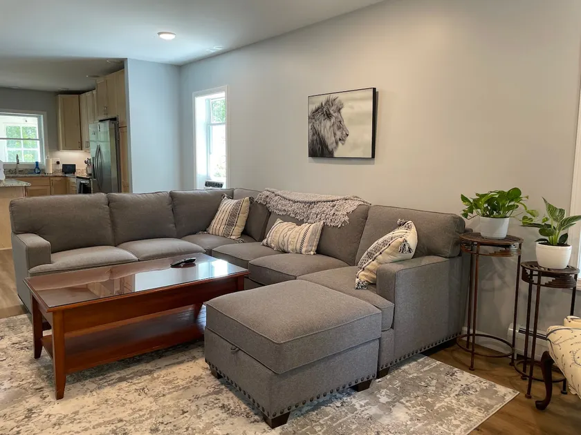 Private House|Large Yard|Within 1 Mile To Downtown - Image 1