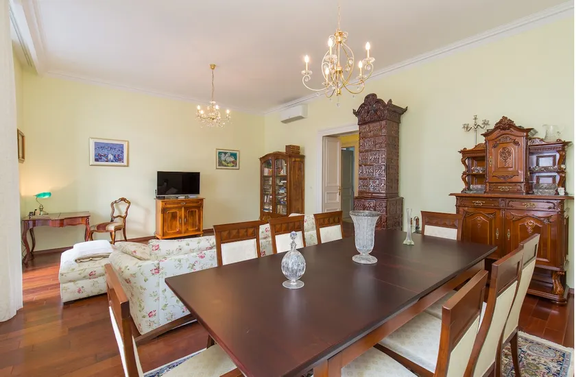Luxury Seafront Apartment Banje - Image 1