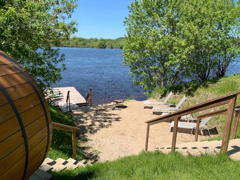 3 Bedroom Waterfront House with Barrel Sauna - Image 1