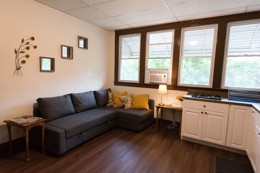 Clean and Comfortable Midland Apartment - Image 1