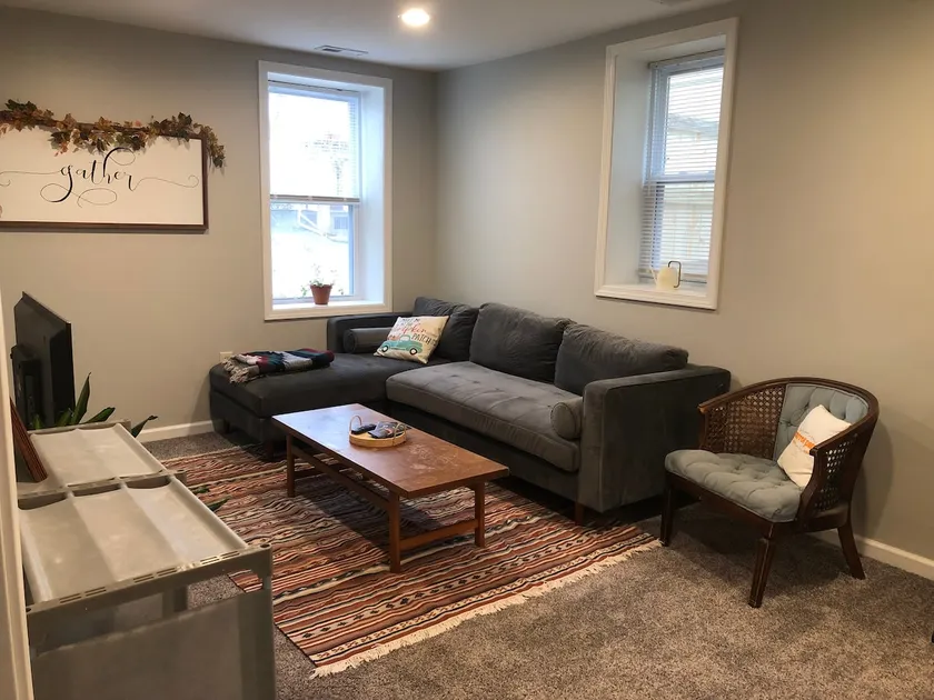 Cozy, Clean, and Pet Friendly Riverwest Apartment - Image 1