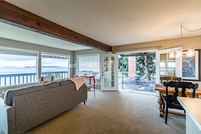 The Flat at Chuckanut Manor - Image 1