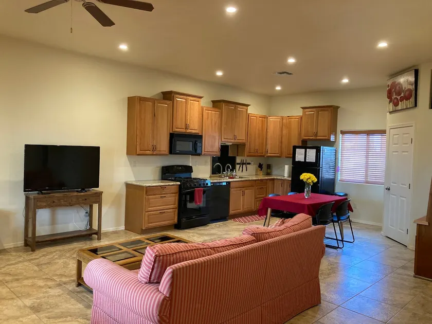 Sanitized Spacious Desert Getaway - Image 1