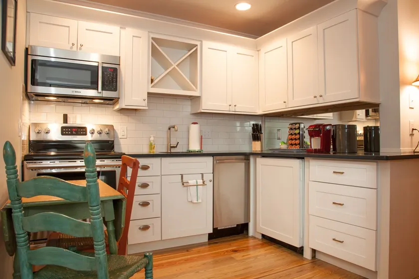 Original Diamond Feed Store BnB No Service Fee! - Image 1