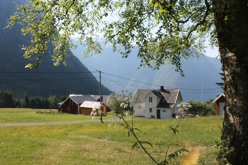 Farmhouse with stunning views. - Image 1