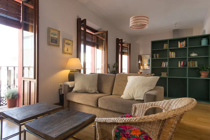 Apartment in a typical 19th century Sevillian house - Image 1