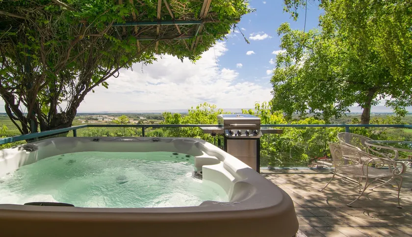 Yakima Winery & Hot Tub - Freehand Cellars Unit A - Image 1