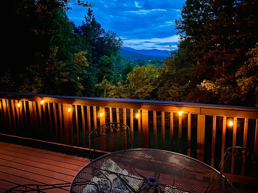 Mistletoe Mountain Cabin-hot tub, VIEW, large cabin - Image 1