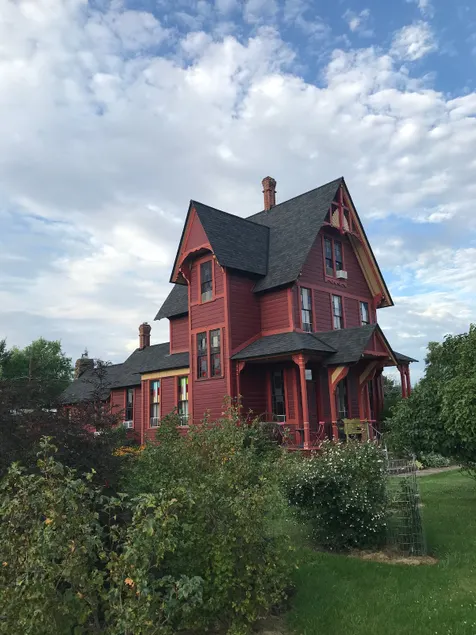 Charming and Eclectic Historic Red House - Image 1