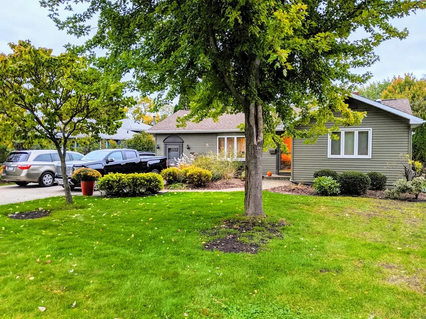 Awesome location in Monona, with hot tub! - Image 1
