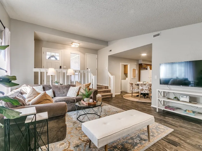 Cozy Stay in Central Edmond - Image 1
