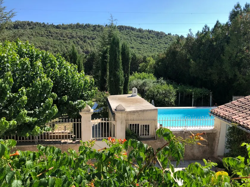 Provencal farmhouse in the heart of the Luberon - Image 1