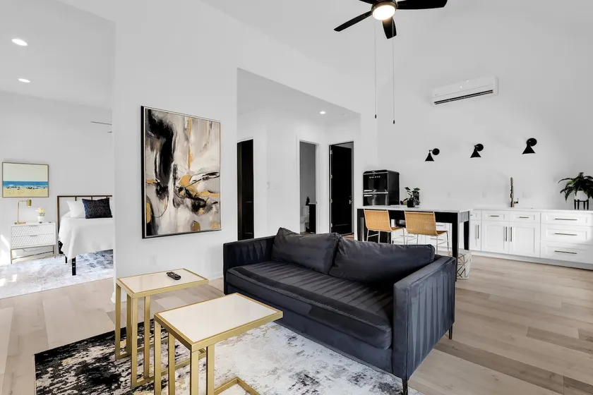 Savvy Suite King studio #3, NO CLEANING FEES!!! - Image 1