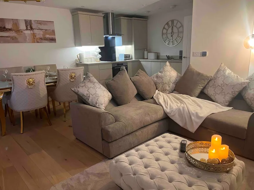 2 bed modern town house - Image 1