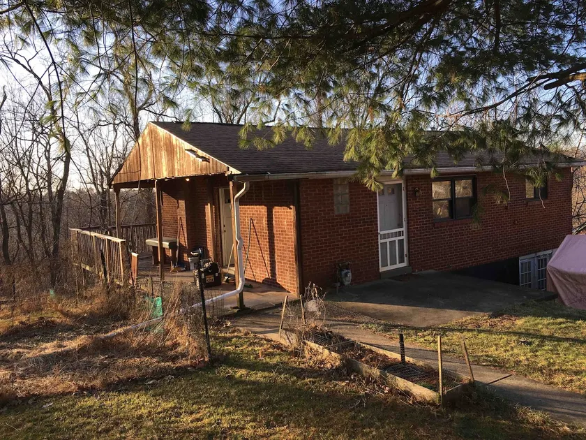 City-Adjacent Wooded Retreat - Peace and Wildlife - Image 1