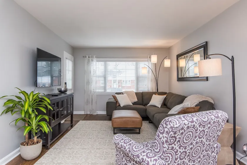 Norway's 4bed Duplex/ 2miles to Kroger Field - Image 1