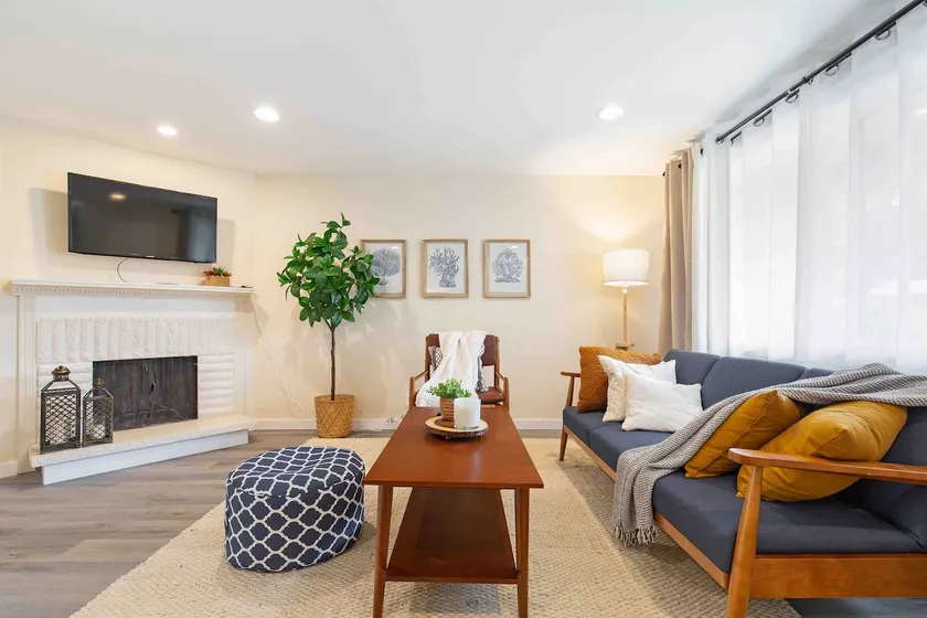 Cheerful 3 Bedrooms Townhouse w/ indoor fireplace - Image 1