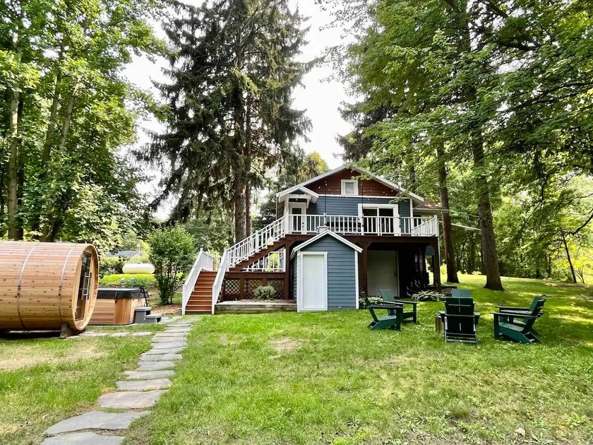 Hot tub & sauna, pet friendly, 1/2m to Hagar Beach - Image 1