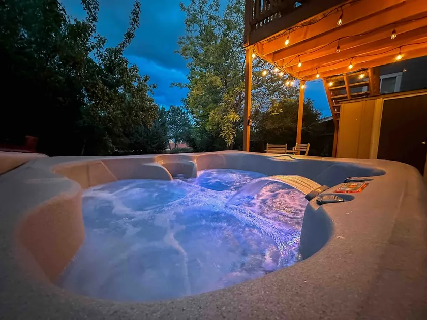 The Nook- Private Walkout Studio With Full Kitchen & Hot Tub! - Image 1
