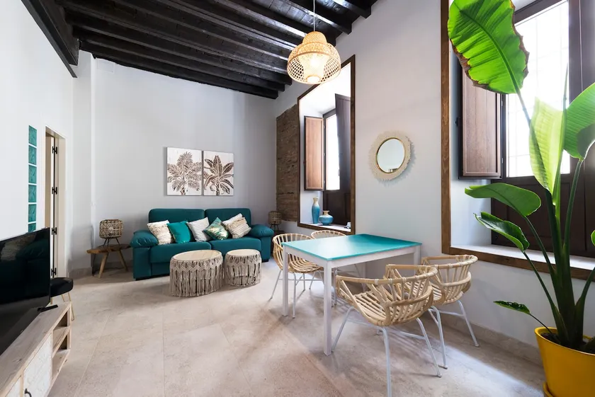 Ground Floor Apartment A, high wooden ceilings - Image 1