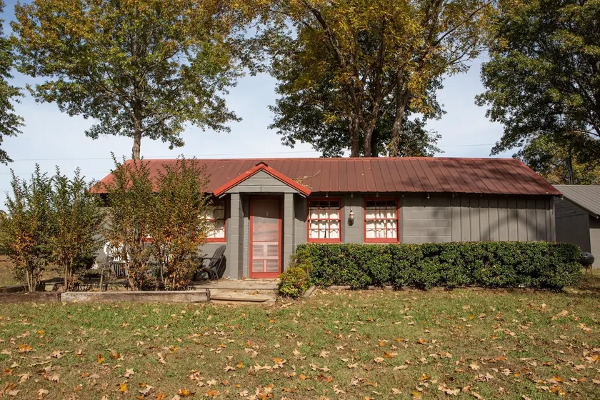 Cabin #3 Town Branch Guest Ranch - Image 1