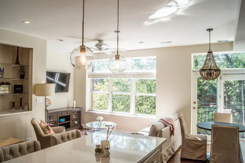 Beautifully Renovated 2BR in Historic Lincoln Park - Image 1