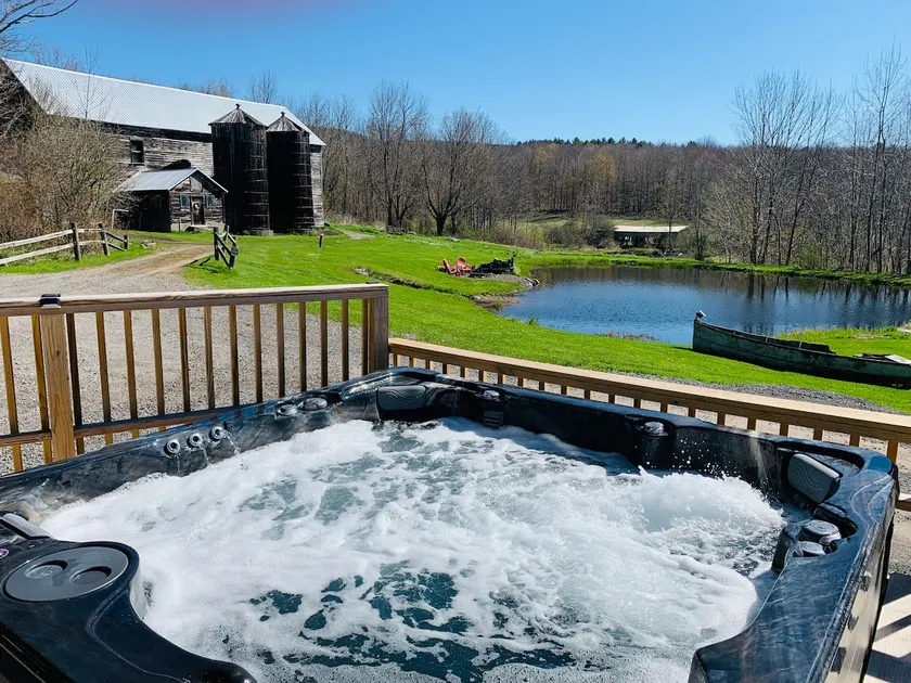 Windham Farmhouse Escape w/hot tub - Image 1
