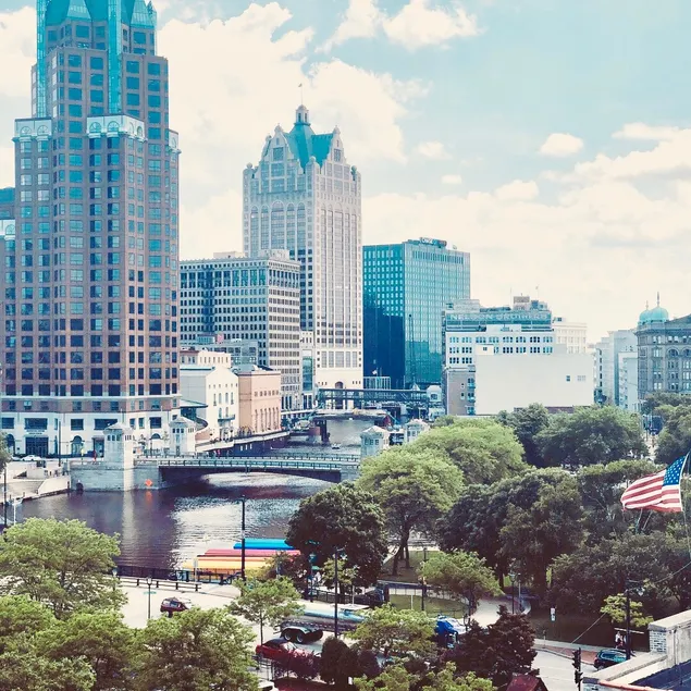 Downtown MKE Vibes • Roomy Stay + Cool Perks - Image 1
