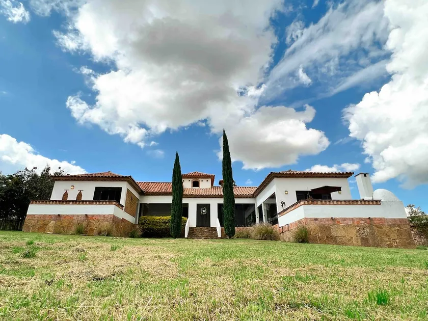 Amazing house with parking, WiFi and balcony - Image 1