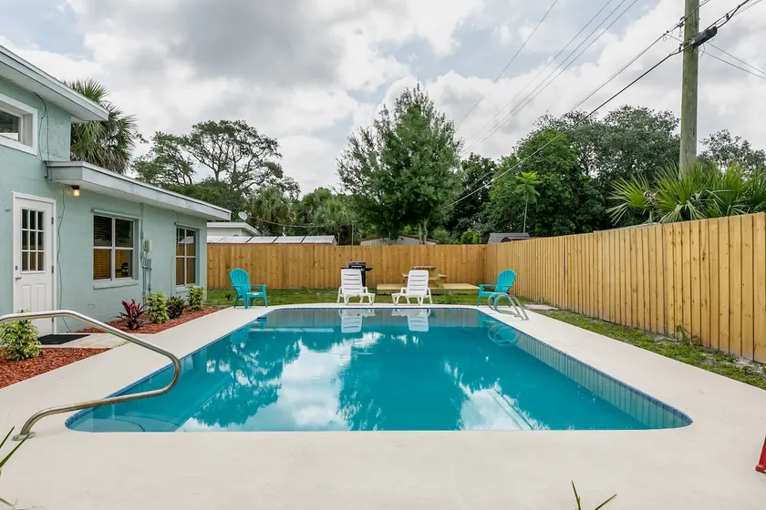 Sleeps 14 Heated Pool 10 Min to Beach USSSA Ready - Image 1
