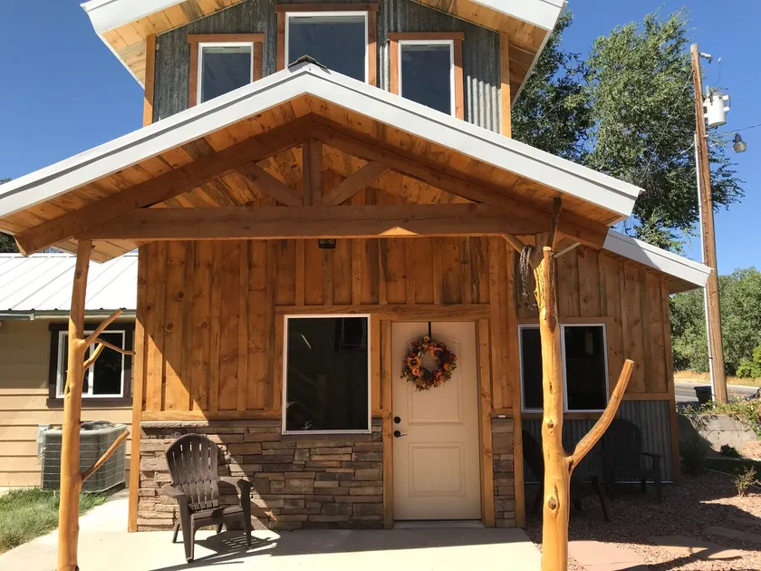 Cowboy Boot Shop - Image 1